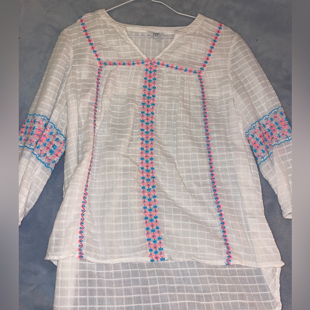Woman's crown and Ivy blouse